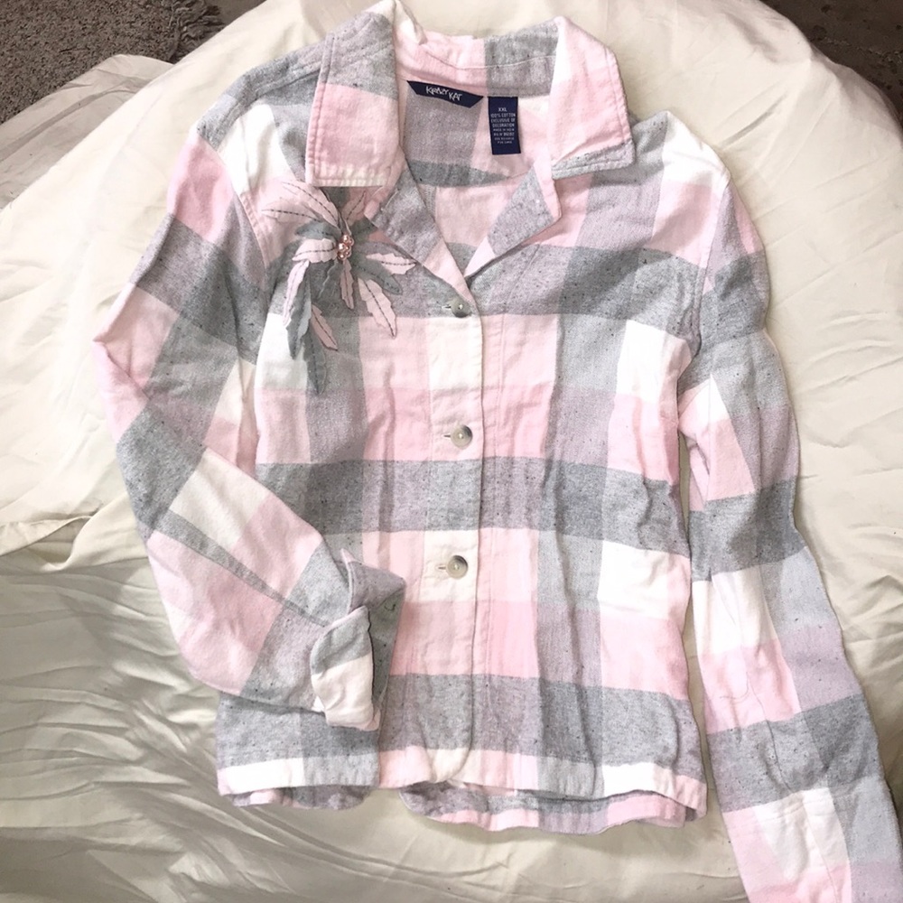 💋 3/$25  LIKE NEW SUPER COZY BUTTON DOWN TOP💋